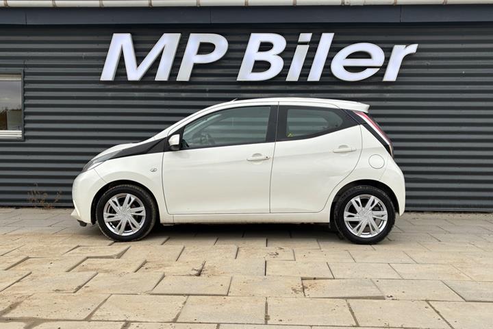Hvid Toyota Aygo fra 2016
