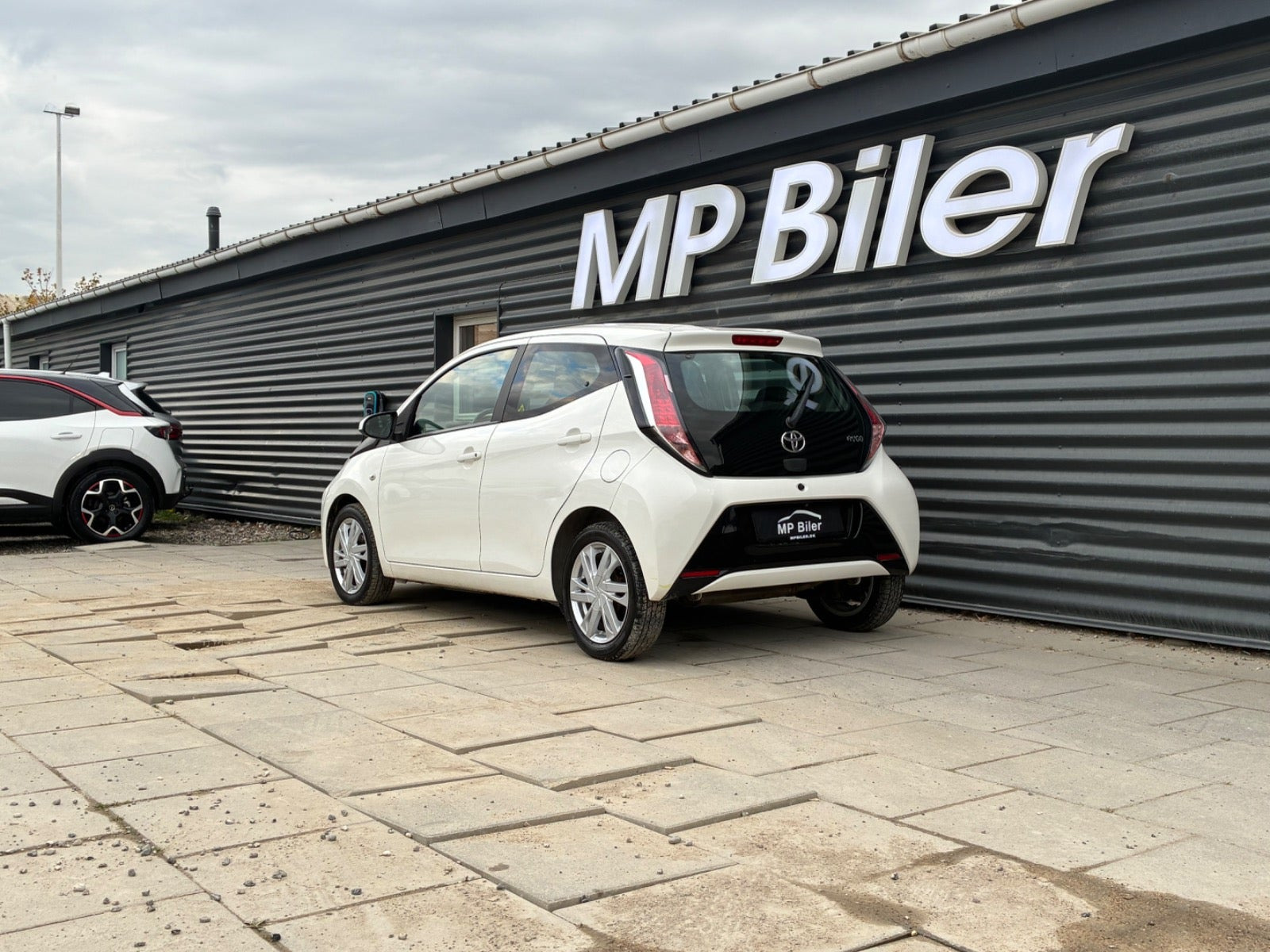 Hvid Toyota Aygo fra 2016