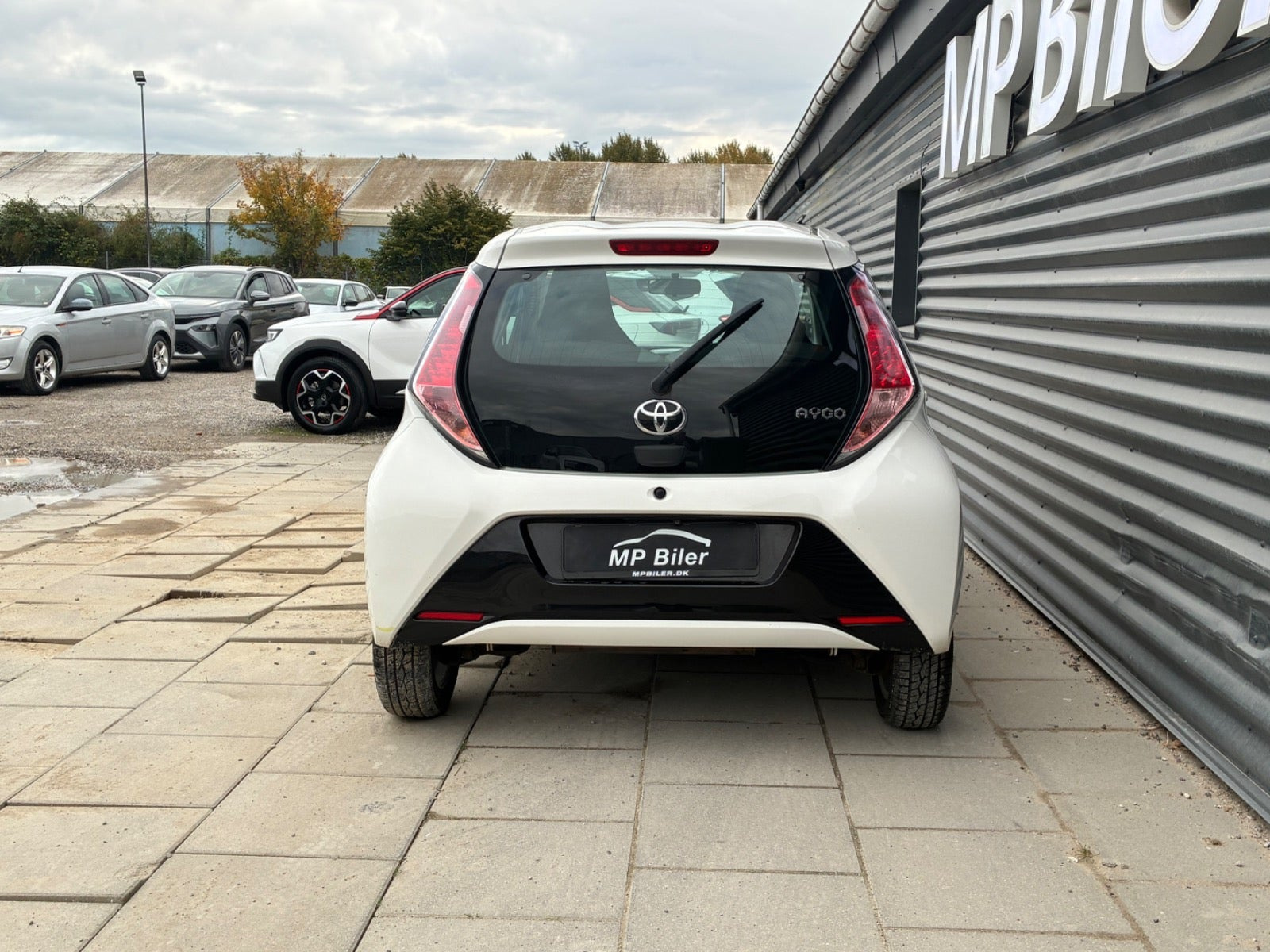 Hvid Toyota Aygo fra 2016