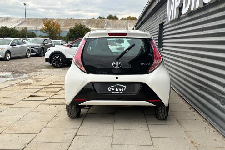 Hvid Toyota Aygo fra 2016