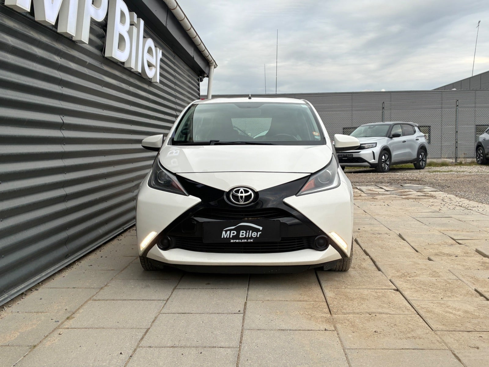 Hvid Toyota Aygo fra 2016