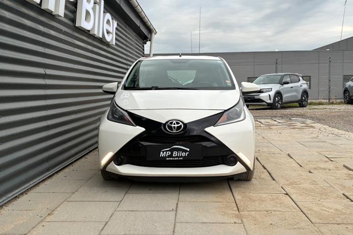 Hvid Toyota Aygo fra 2016