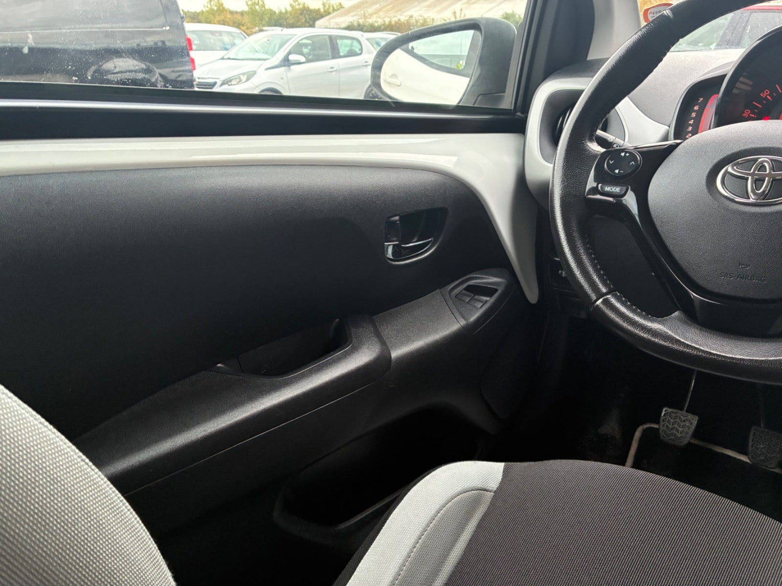 Hvid Toyota Aygo fra 2016