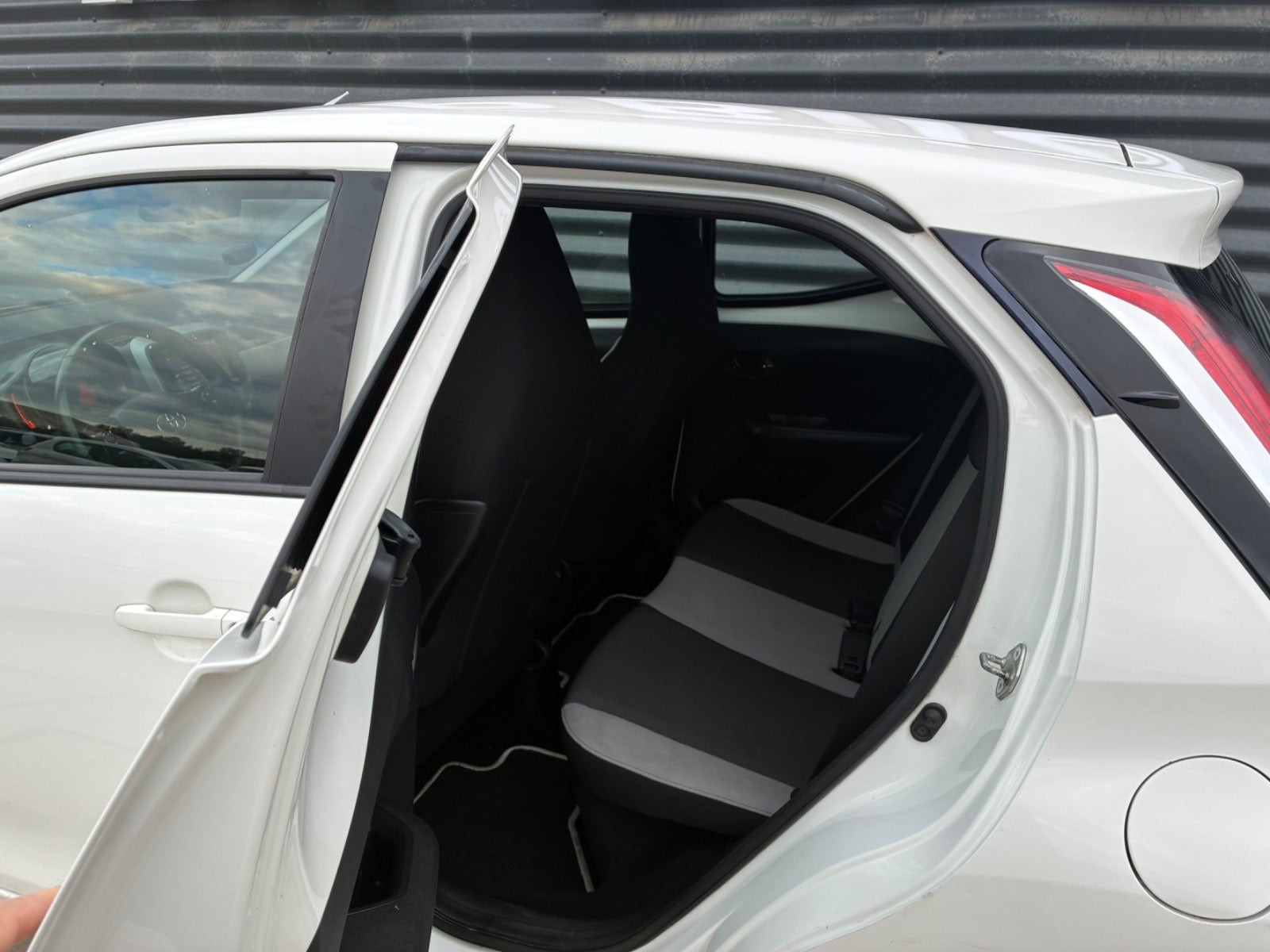Hvid Toyota Aygo fra 2016