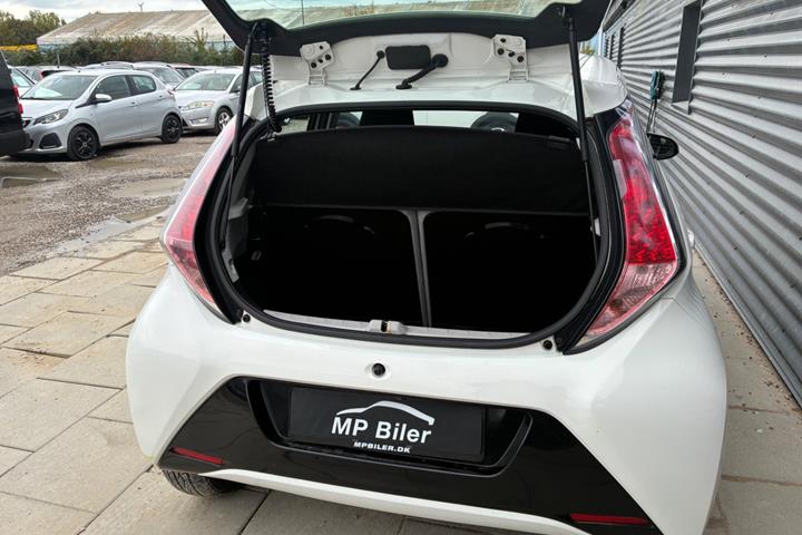 Hvid Toyota Aygo fra 2016