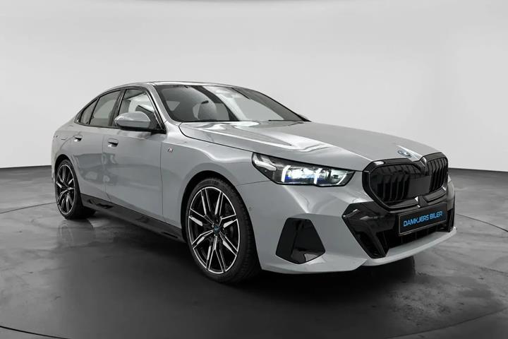 Grå BMW i5 fra 2024
