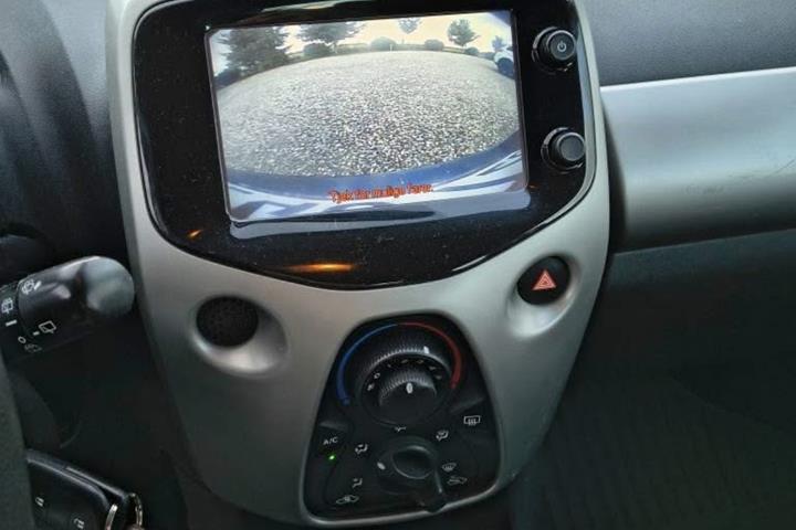 Hvid Toyota Aygo fra 2014
