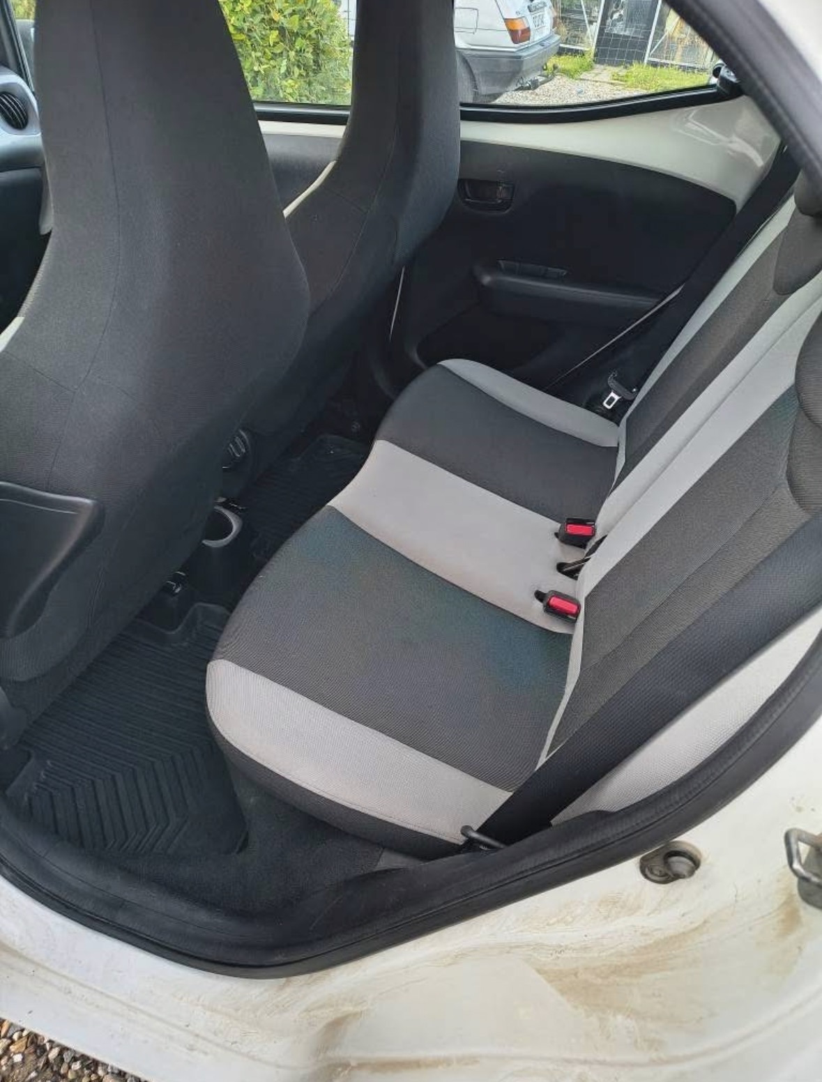 Hvid Toyota Aygo fra 2014