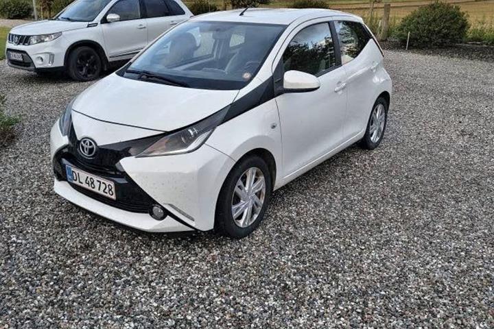 Hvid Toyota Aygo fra 2014