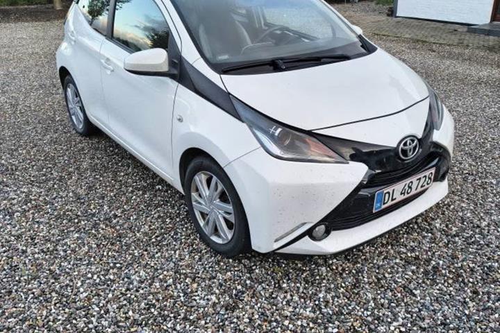 Hvid Toyota Aygo fra 2014