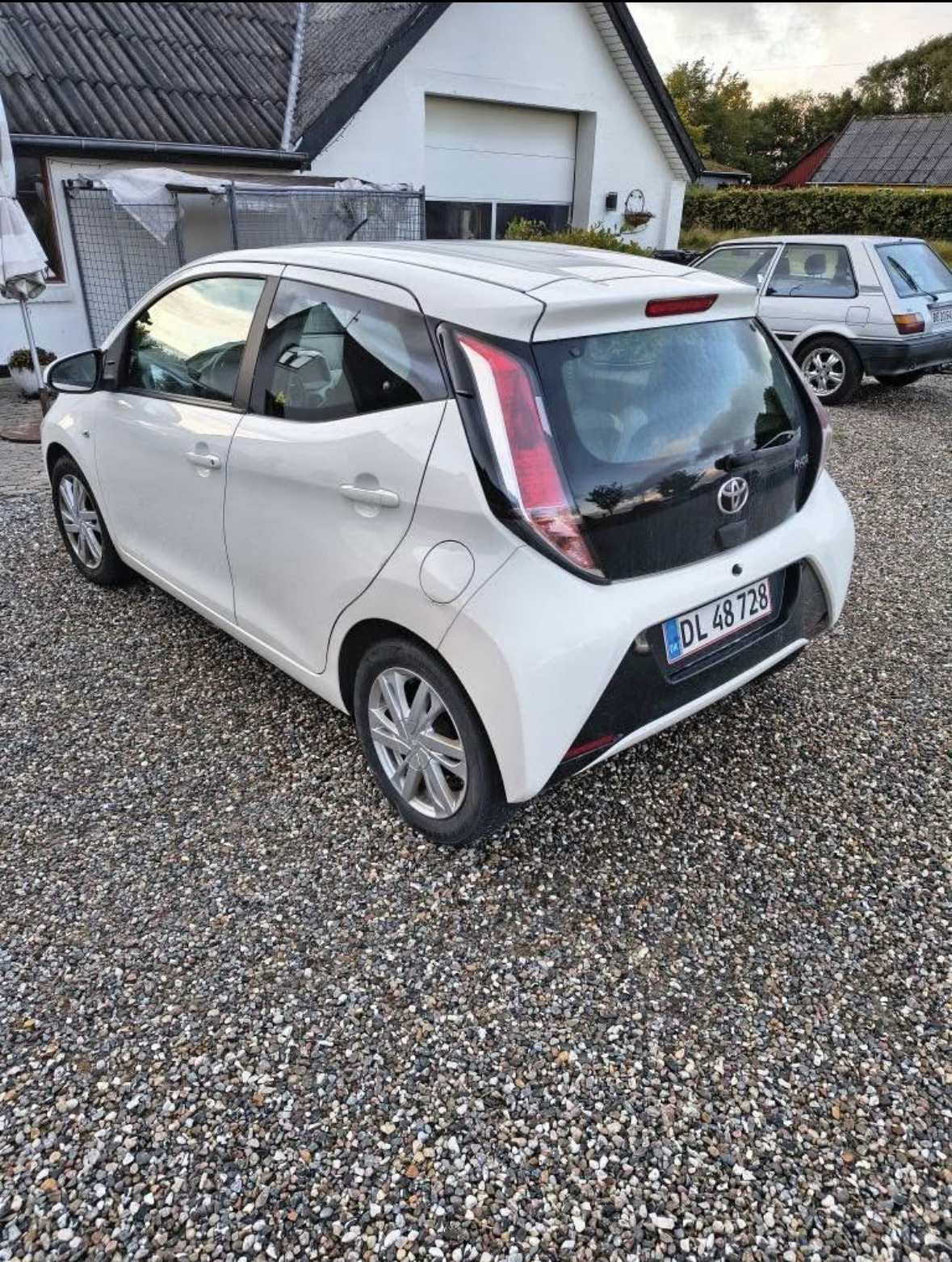 Hvid Toyota Aygo fra 2014