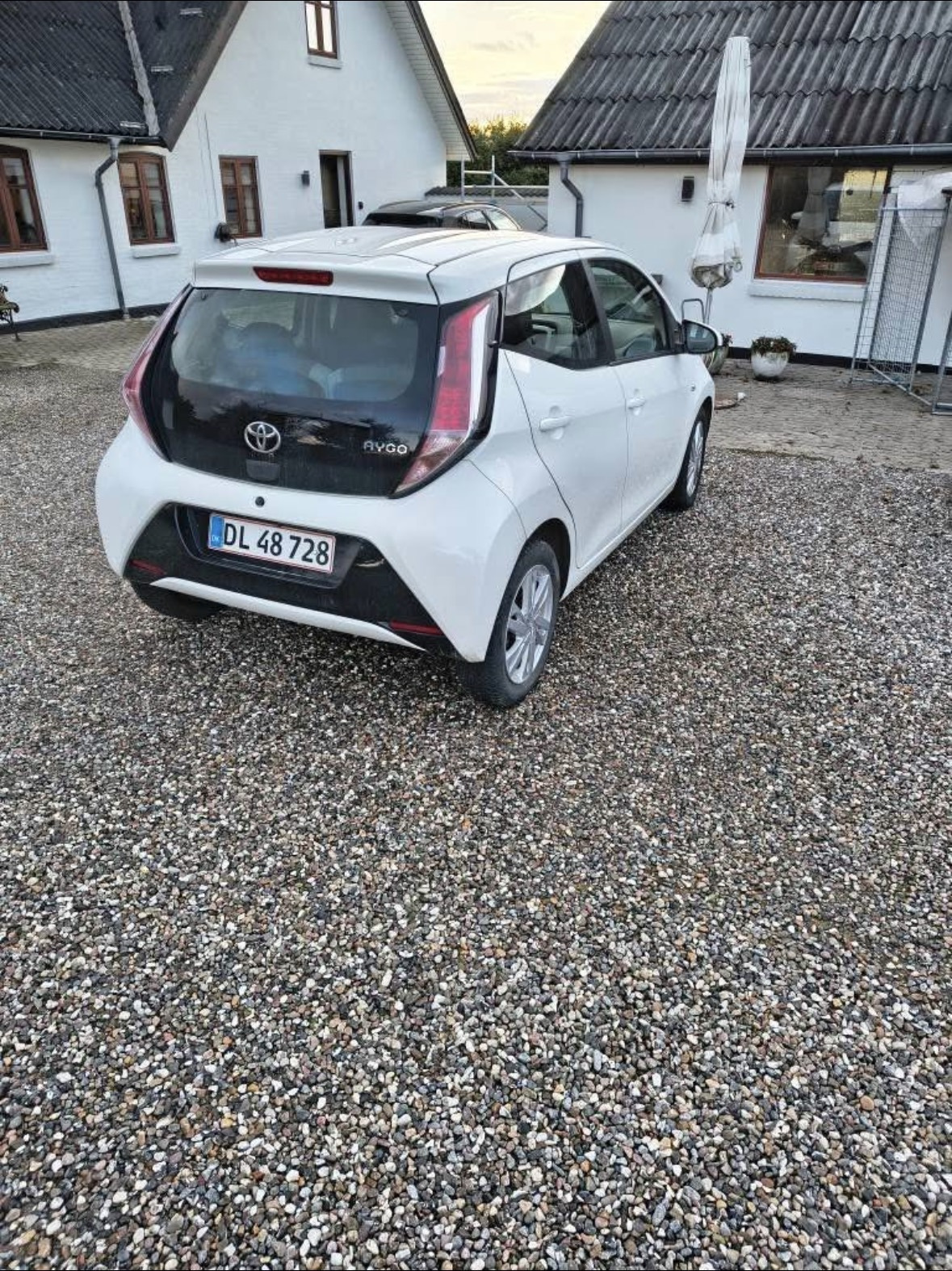 Hvid Toyota Aygo fra 2014
