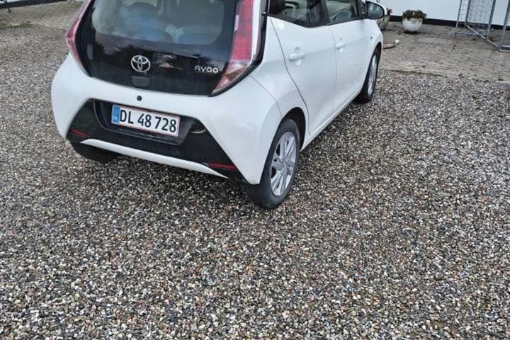Hvid Toyota Aygo fra 2014