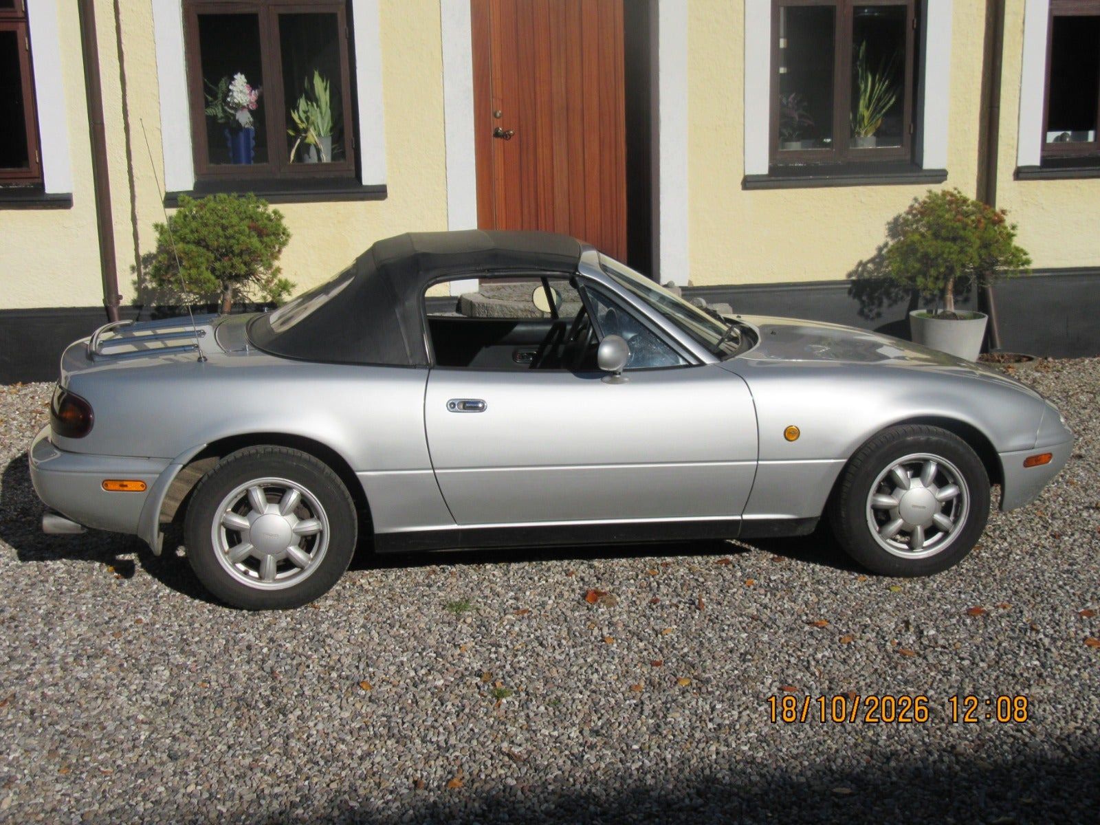 Sølv Mazda MX-5 fra 1990