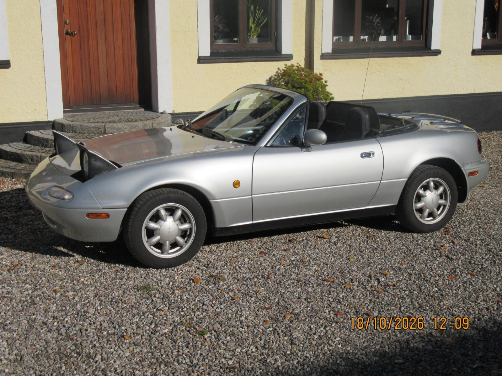 Sølv Mazda MX-5 fra 1990
