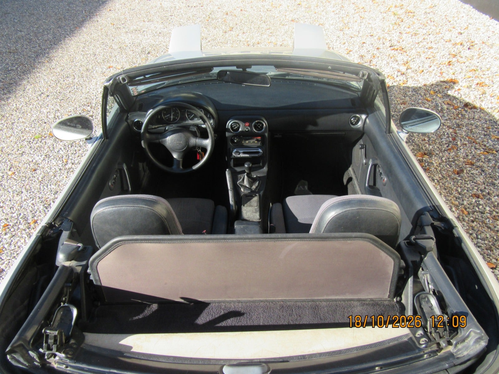 Sølv Mazda MX-5 fra 1990