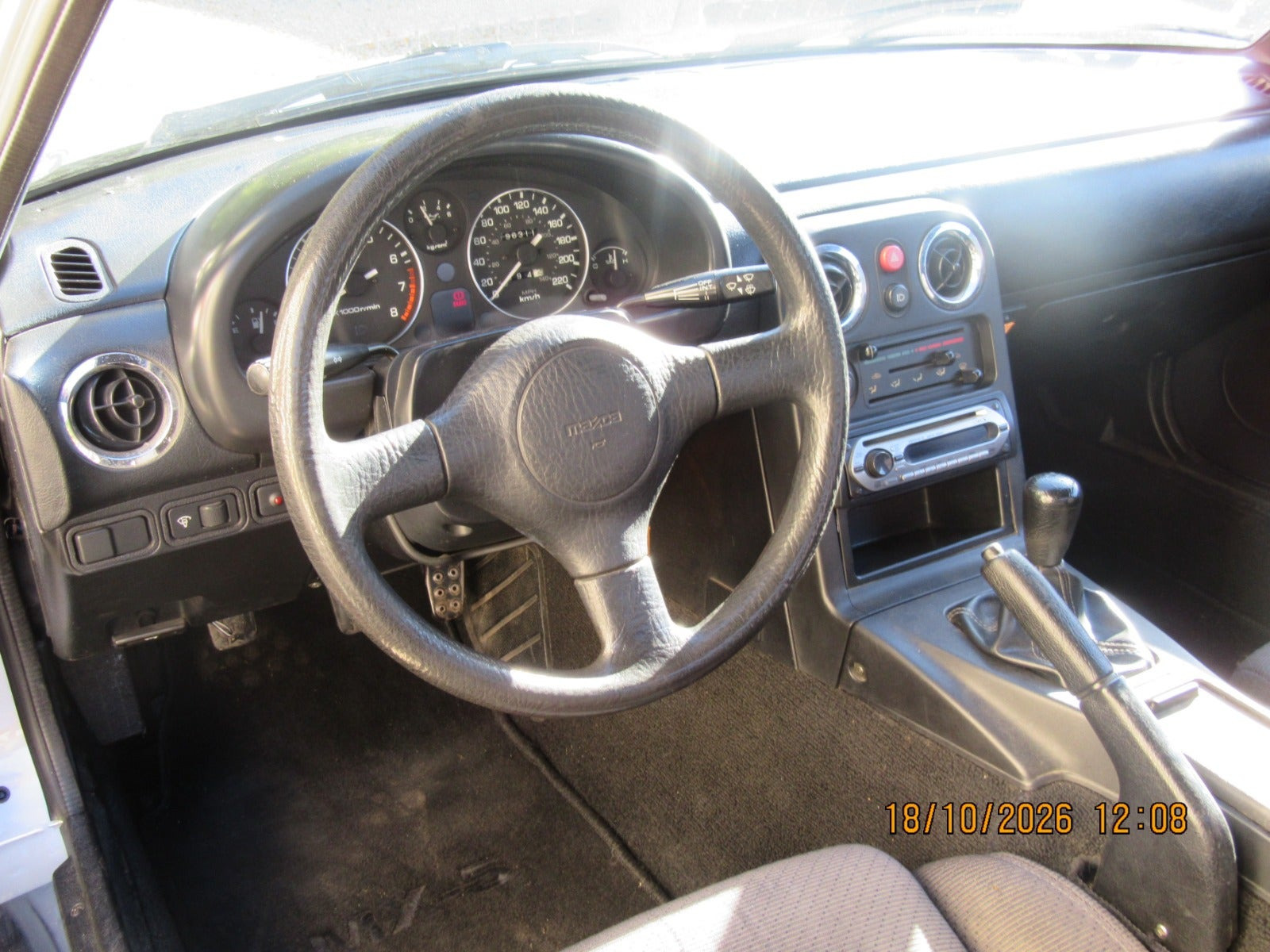 Sølv Mazda MX-5 fra 1990