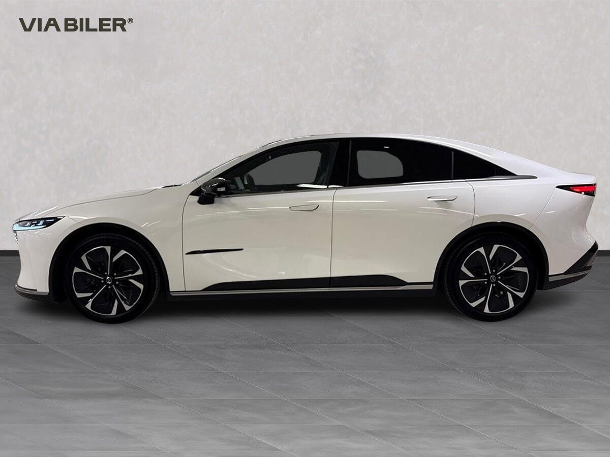 Hvid Mazda 6e fra 2026