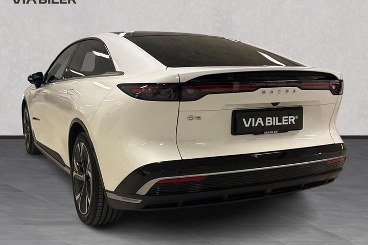 Hvid Mazda 6e fra 2026
