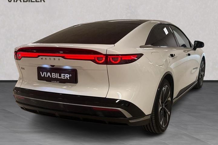 Hvid Mazda 6e fra 2026