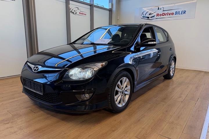 Sort Hyundai i30 fra 2011 set udefra