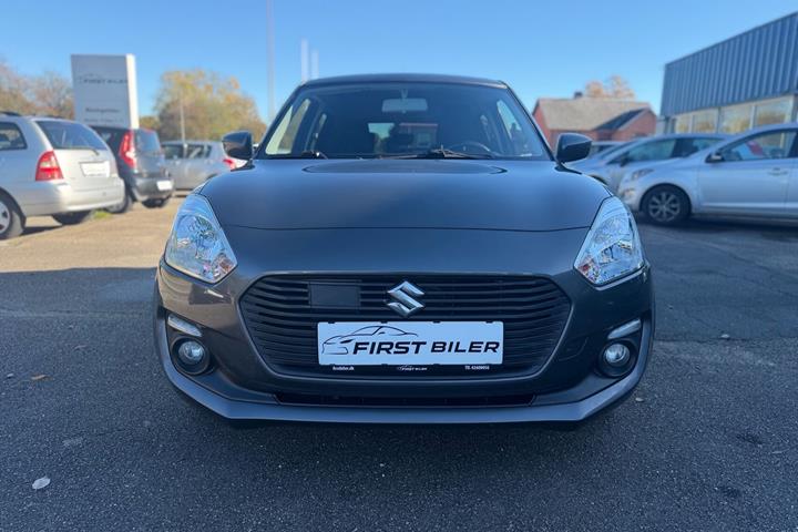 Grå Suzuki Swift fra 2018