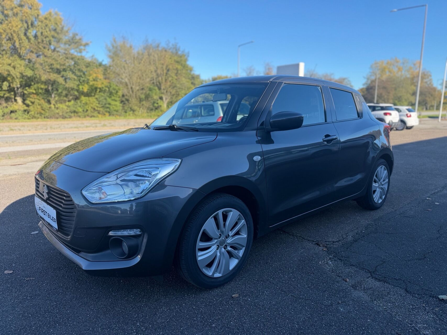 Grå Suzuki Swift fra 2018