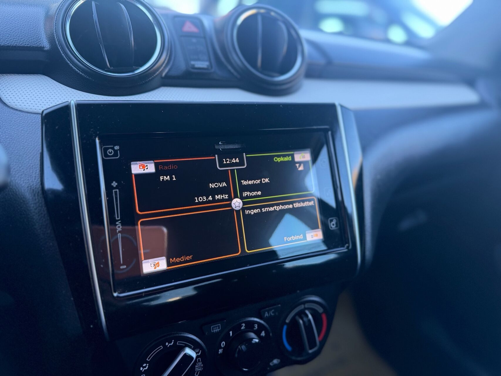 Grå Suzuki Swift fra 2018