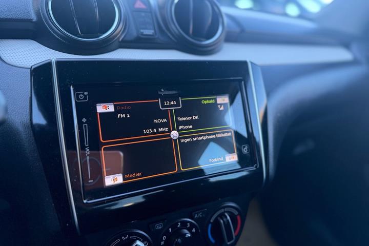Grå Suzuki Swift fra 2018