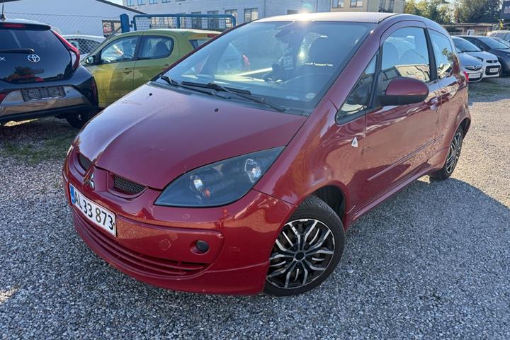 Rød Mitsubishi Colt fra 2008