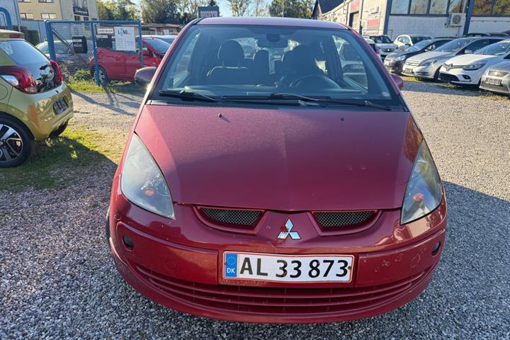 Rød Mitsubishi Colt fra 2008