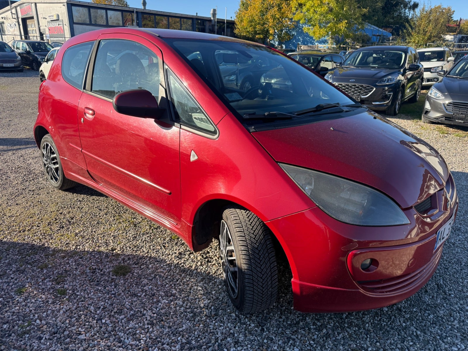 Rød Mitsubishi Colt fra 2008