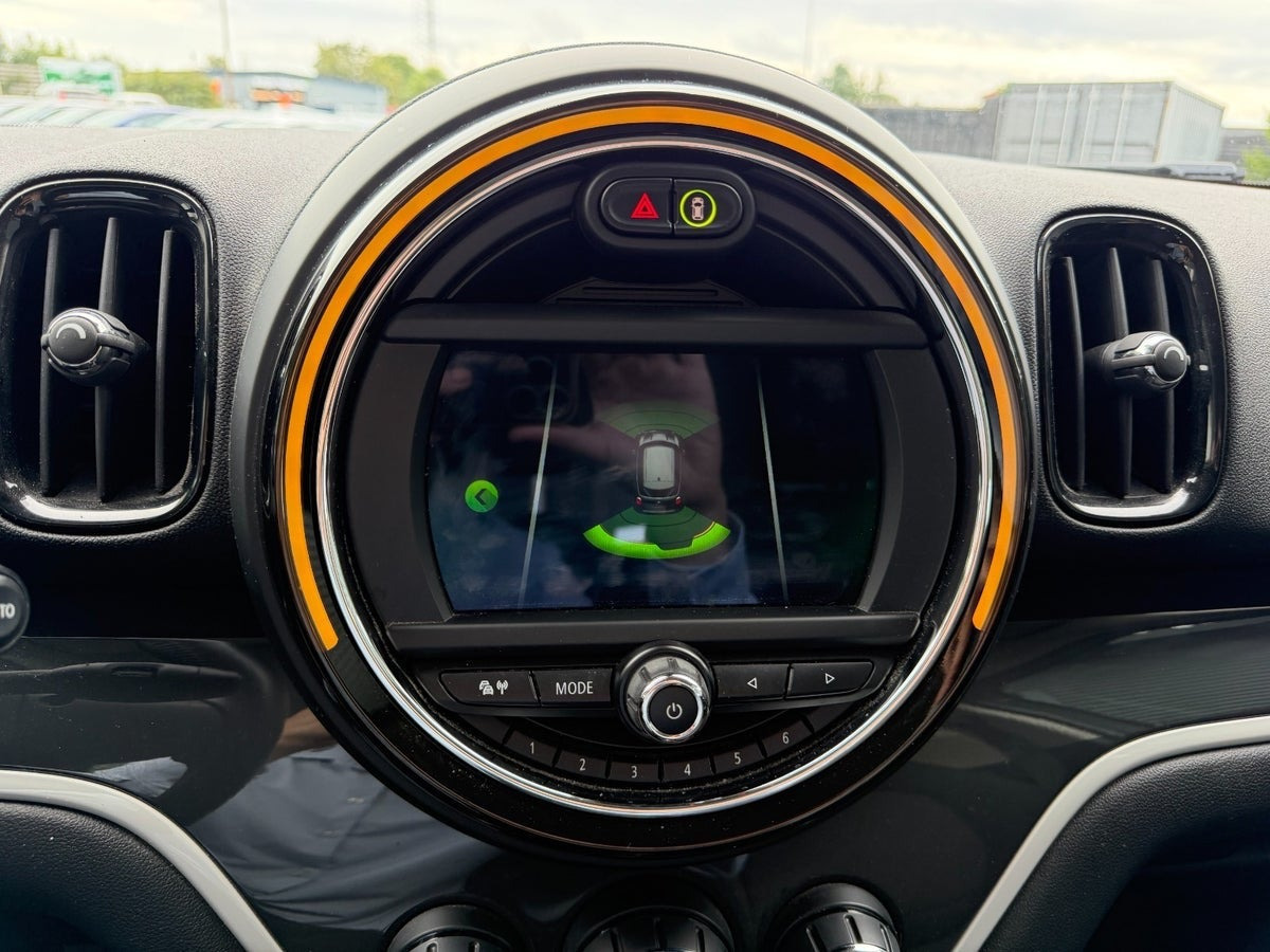 Grå Mini Countryman Cooper SE fra 2020