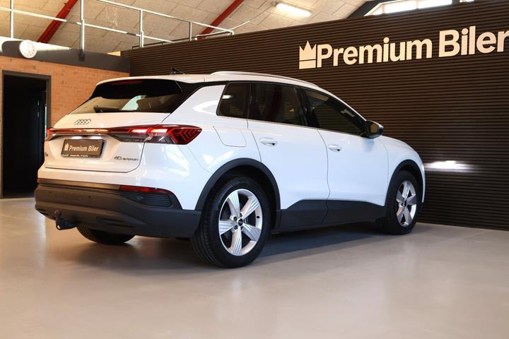 Hvid Audi Q4 e-tron fra 2023