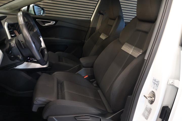 Hvid Audi Q4 e-tron fra 2023