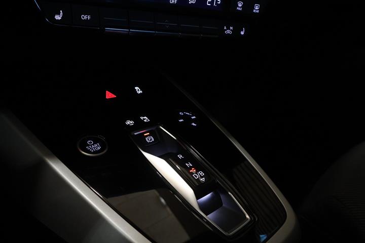 Hvid Audi Q4 e-tron fra 2023