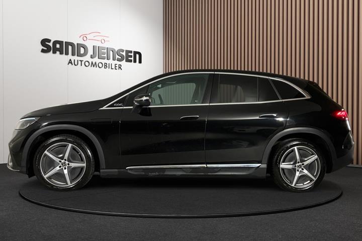 Sort Mercedes EQE350 SUV fra 2024
