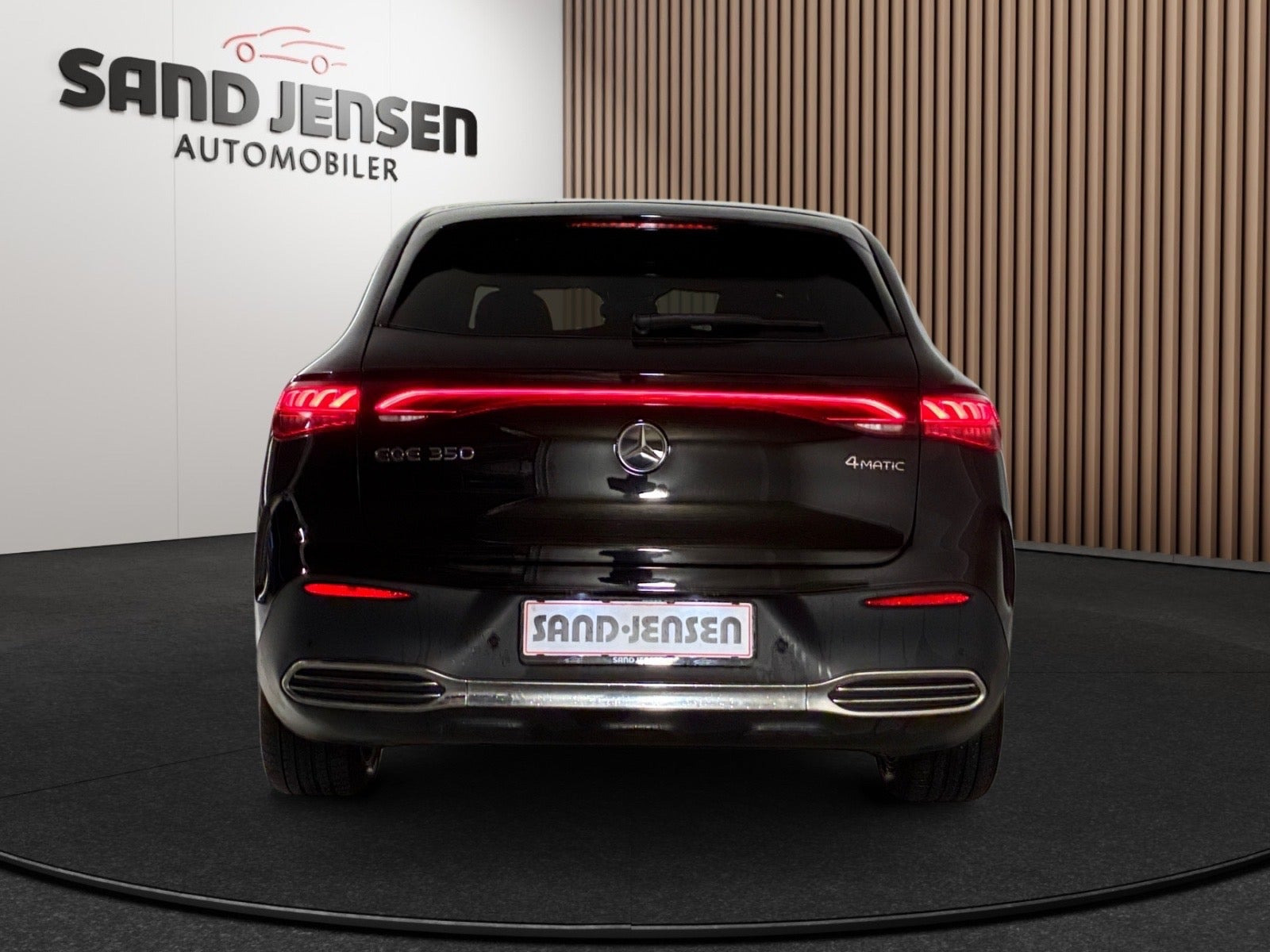 Sort Mercedes EQE350 SUV fra 2024
