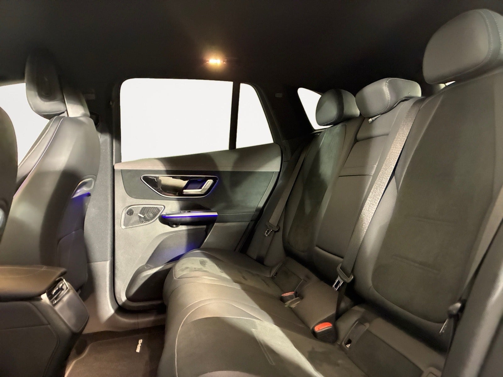 Sort Mercedes EQE350 SUV fra 2024