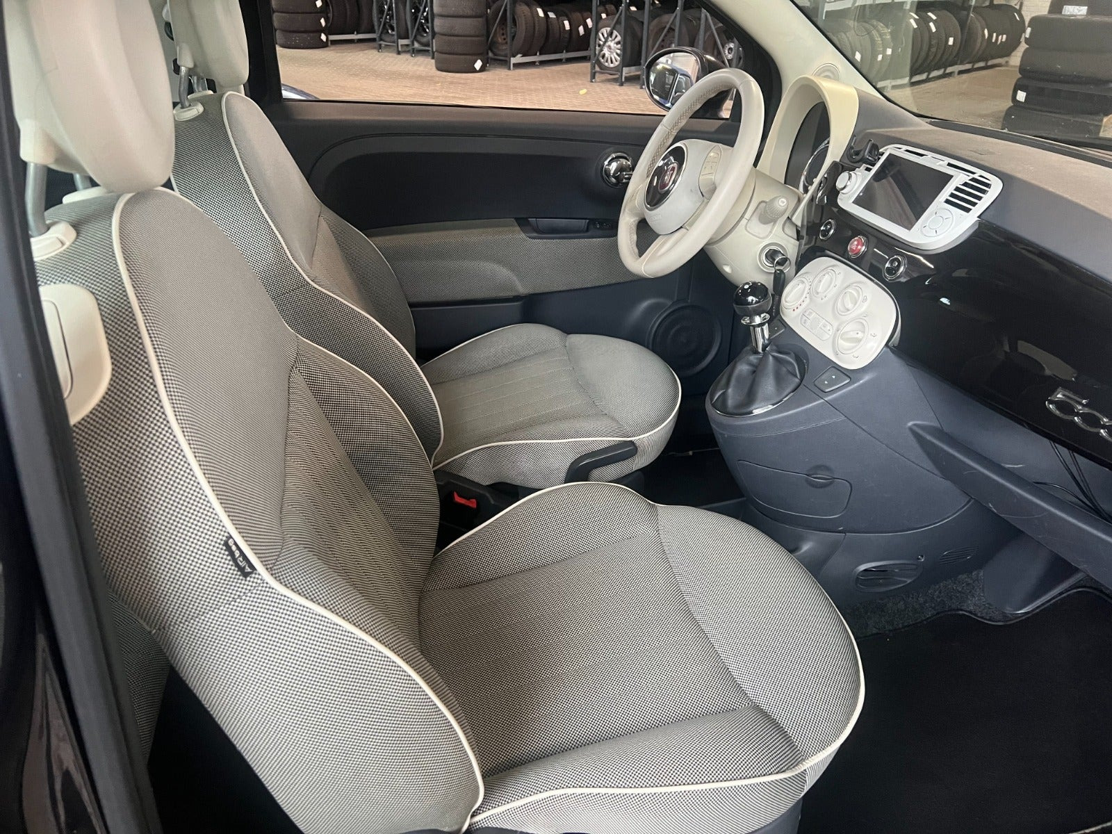 Sort Fiat 500 fra 2011