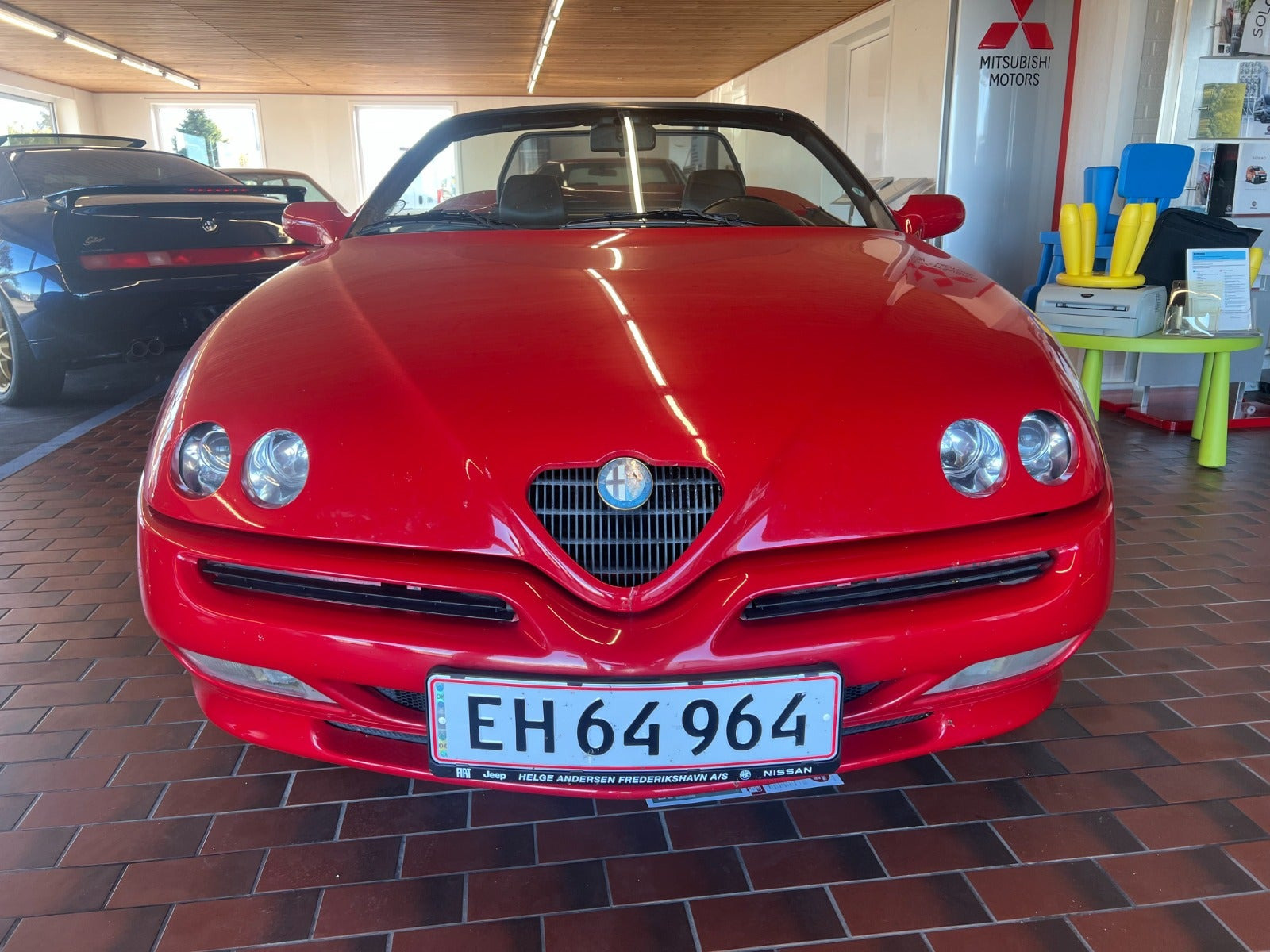 Rød Alfa Romeo Spider fra 1995