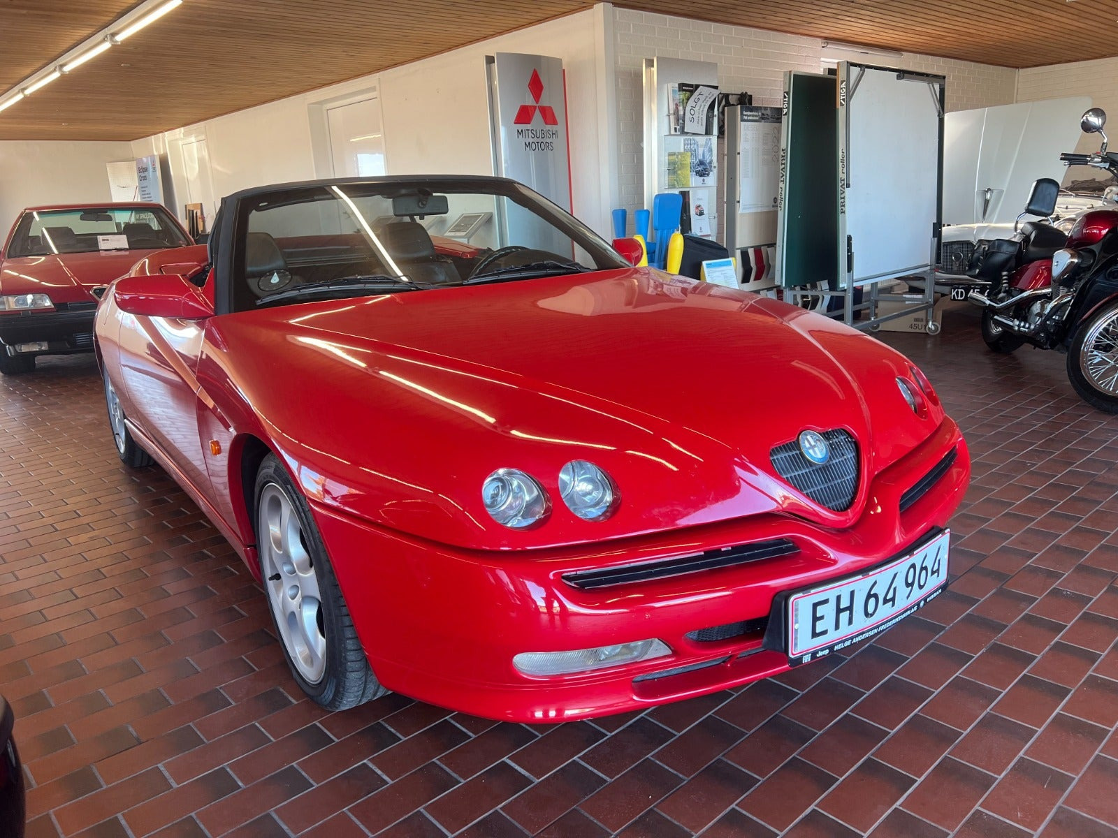 Rød Alfa Romeo Spider fra 1995