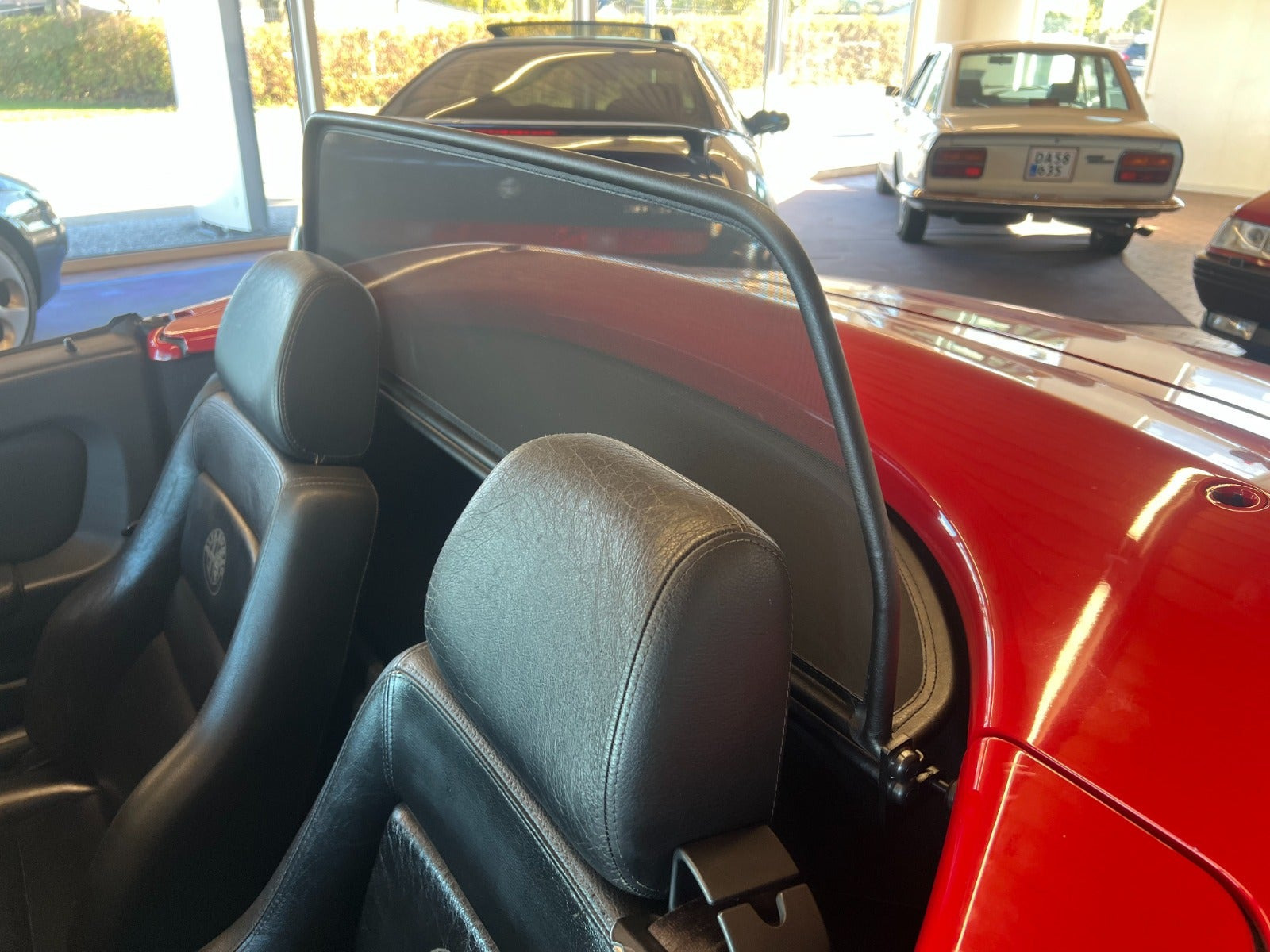 Rød Alfa Romeo Spider fra 1995