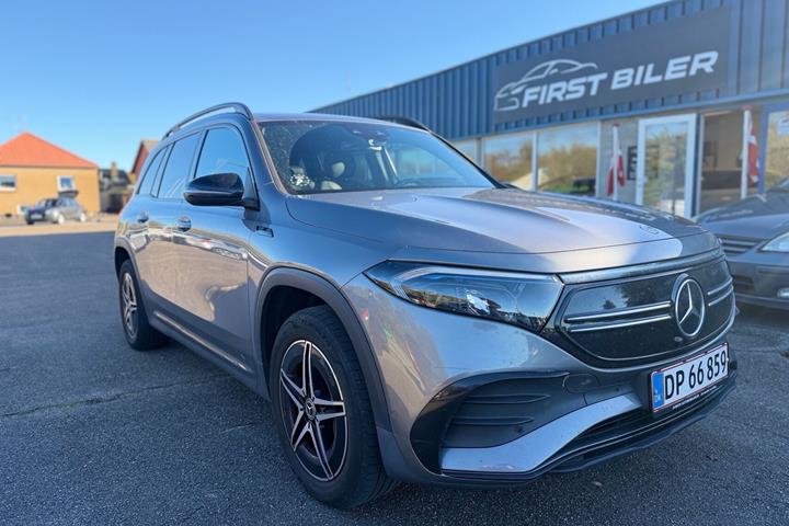 Grå Mercedes EQB350 fra 2022 set udefra