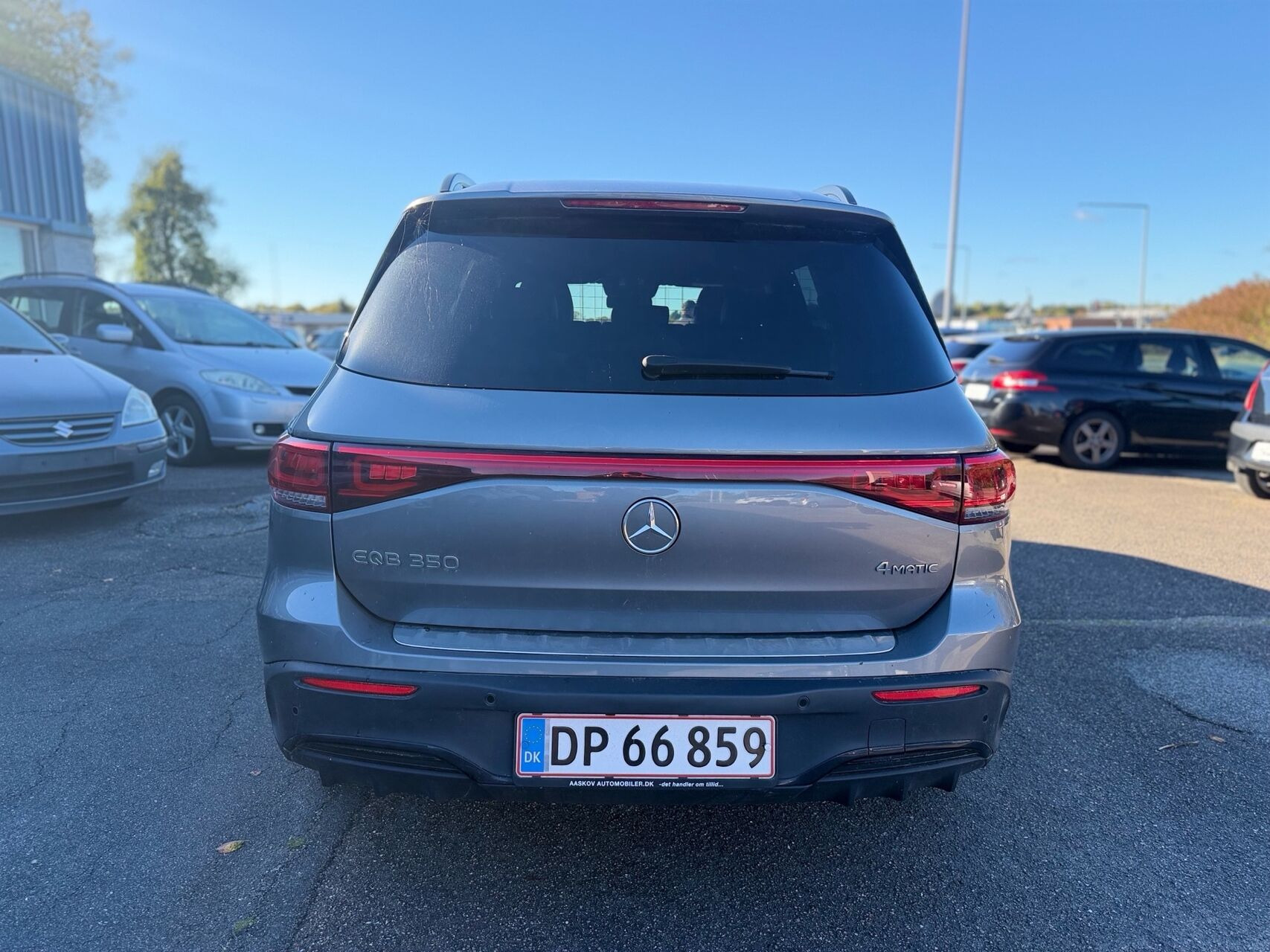 Grå Mercedes EQB350 fra 2022
