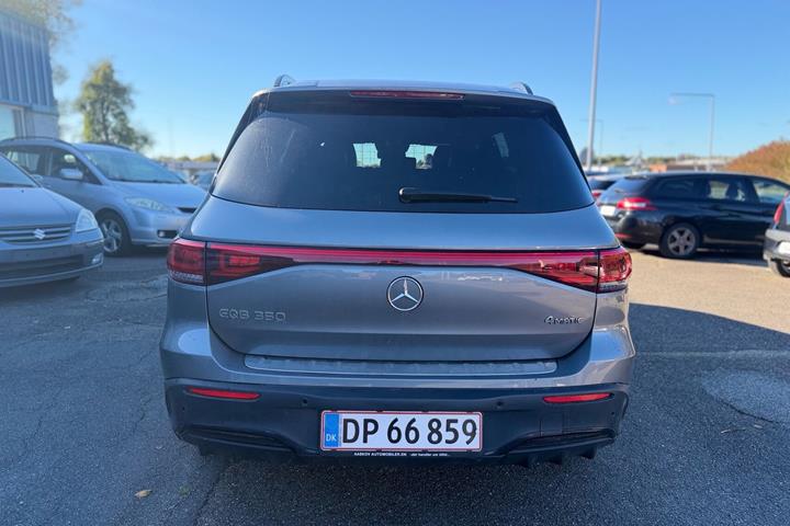 Grå Mercedes EQB350 fra 2022