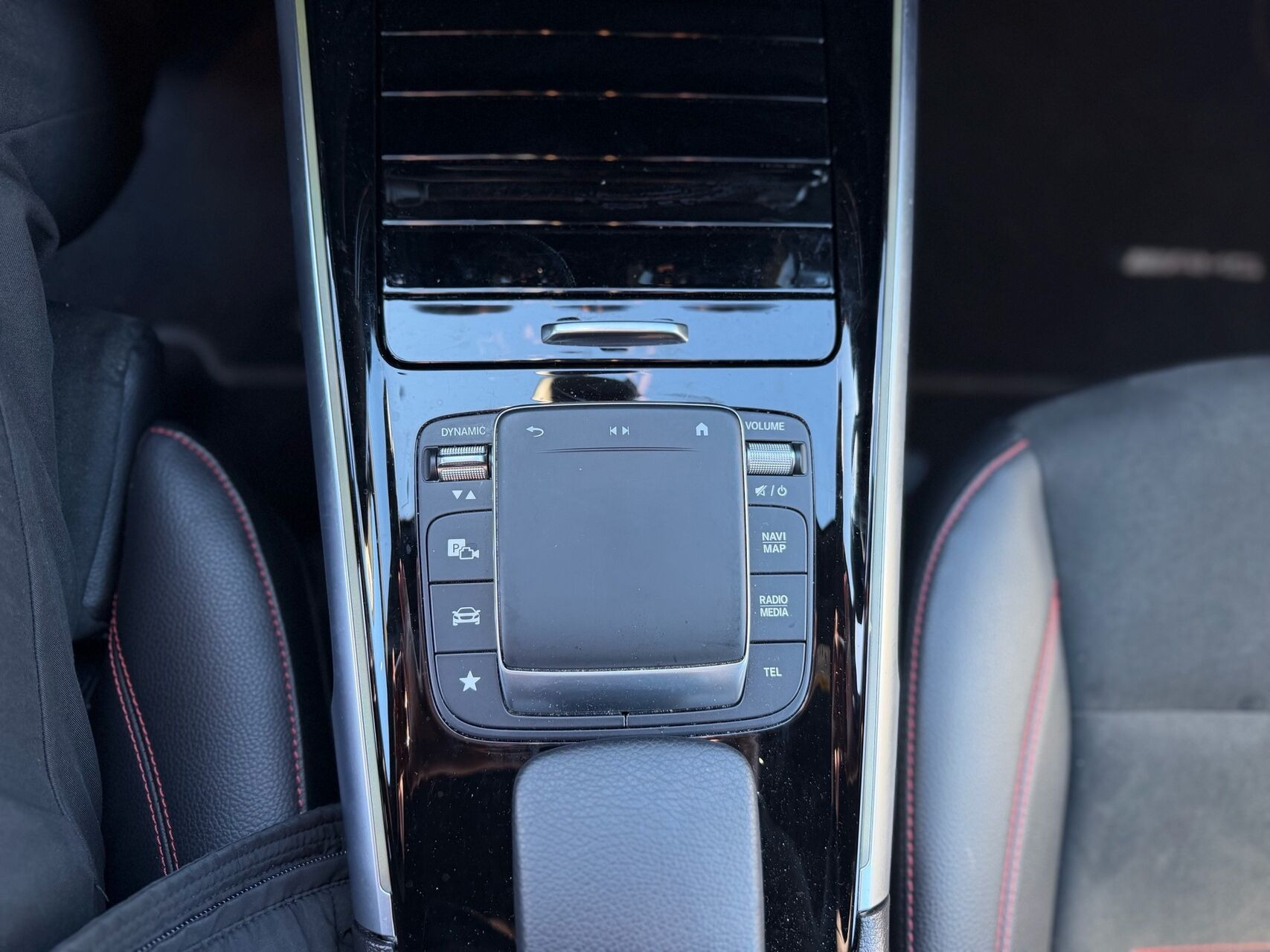 Grå Mercedes EQB350 fra 2022