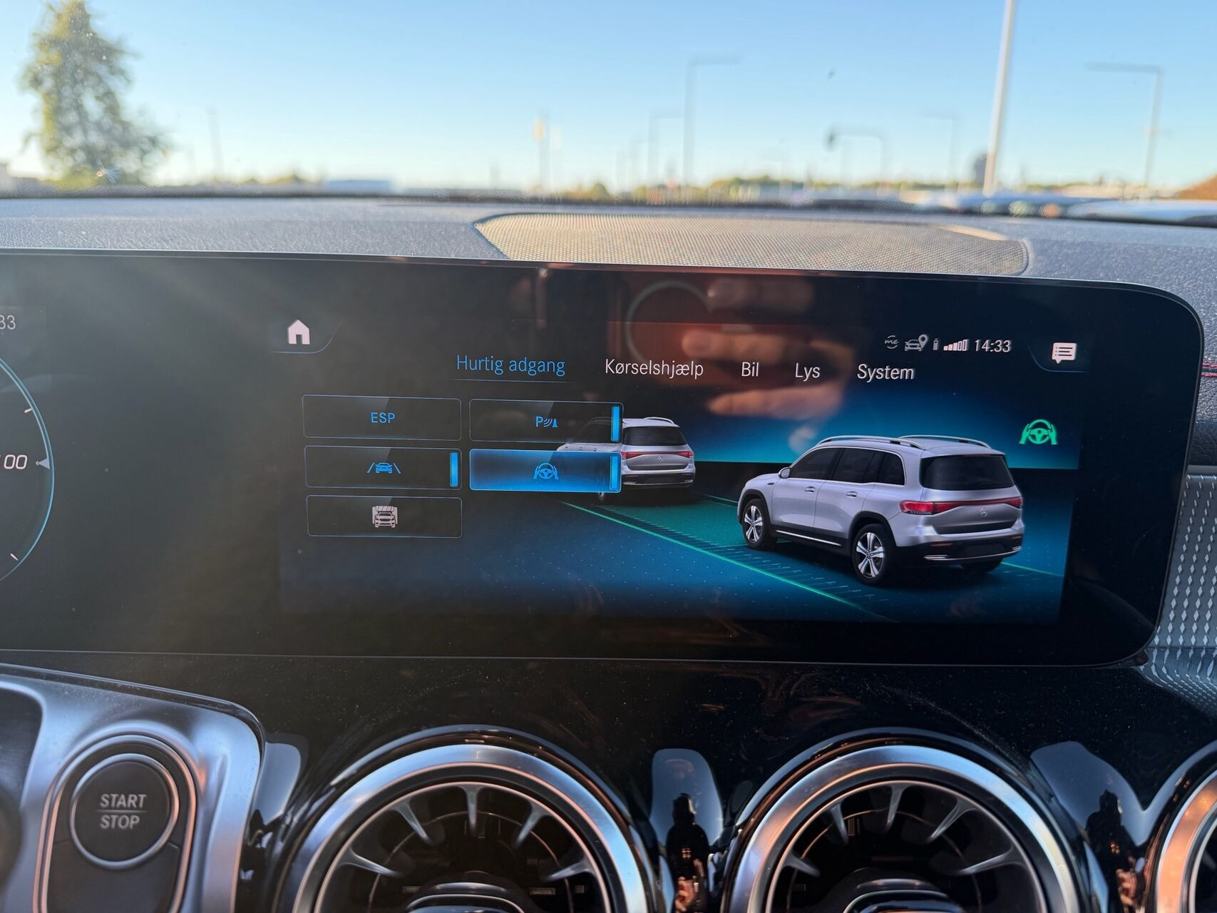 Grå Mercedes EQB350 fra 2022