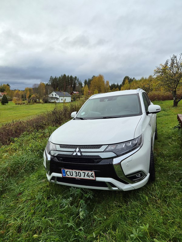 Mitsubishi Outlander 2.4PHEV 4WD