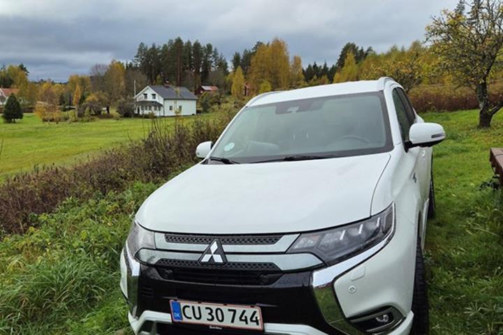 undefined Mitsubishi Outlander fra 2020